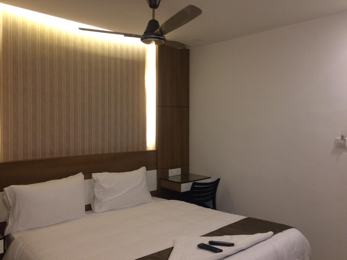 The Galaxy Suites Kochi Exteriör bild